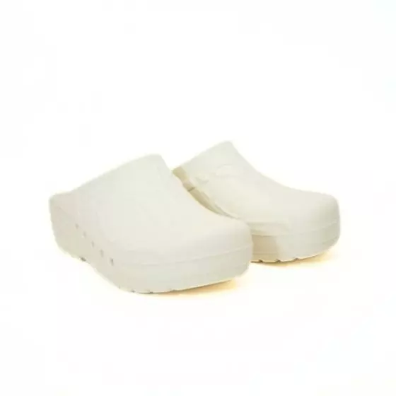 White unperforated surgical clogs Mediplog 